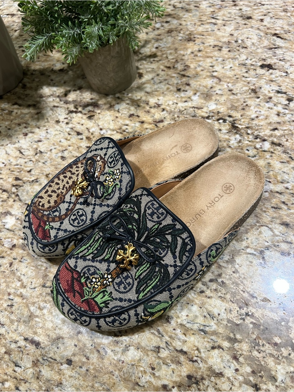 Tory Burch T Monogram Charm Mule In Cheetah Needlepoint Perfect Black 7M